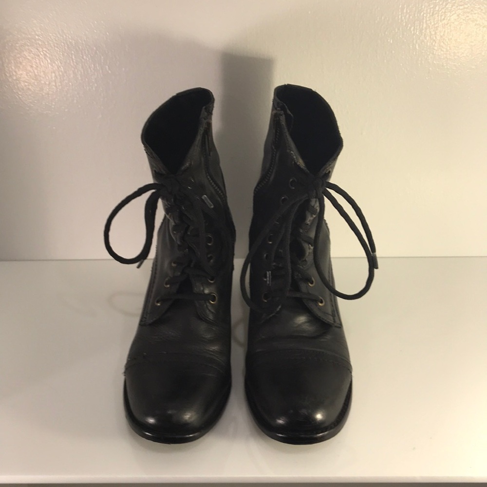 Steve Madden Black Laether Booties W/Block Heels 7