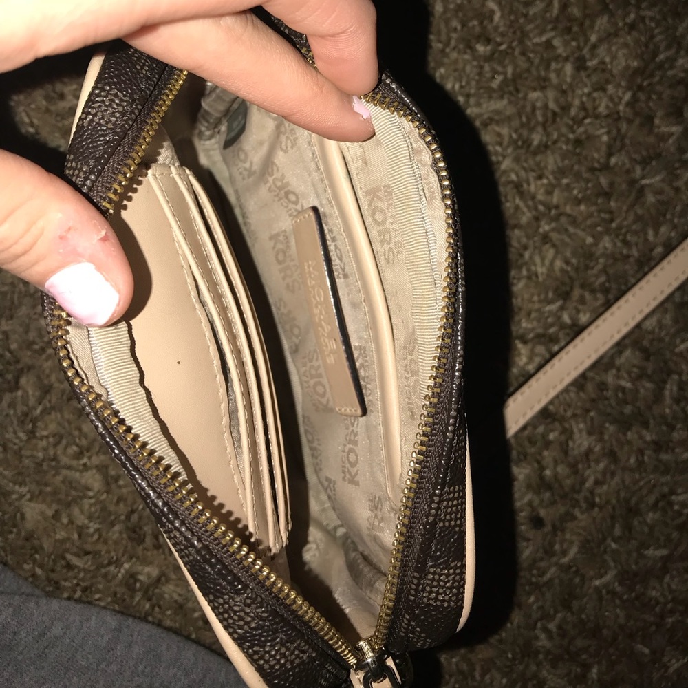 Michael Kors cross body - Picture 2 of 3