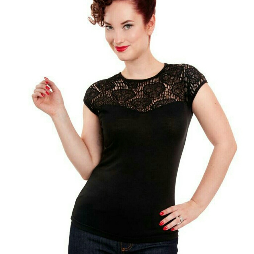 Size: 1x rock steady damsel skull black top