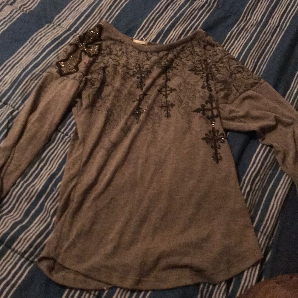 Long sleeve shirt.