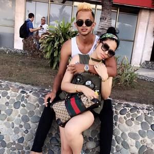 Meet your Posher, Javier