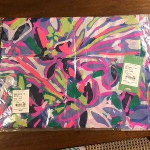 BRAND NEW Lilly Pulitzer havin a blast scarf