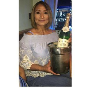 Meet your Posher, Juanis