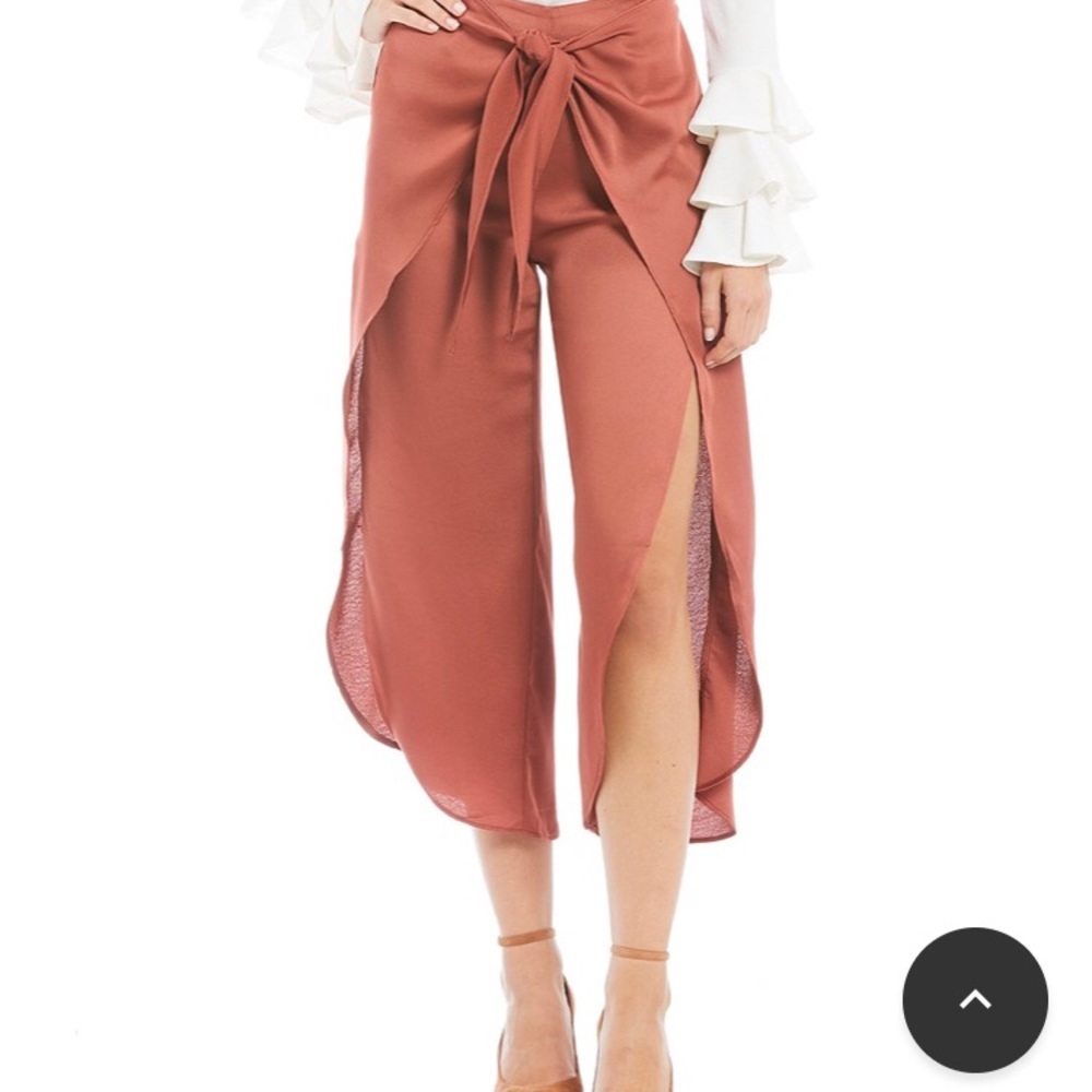 EUC Gianni Bini Lane Satin Culotte Pant