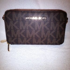Michael Kors Jet Set travel phone crossbody wallet