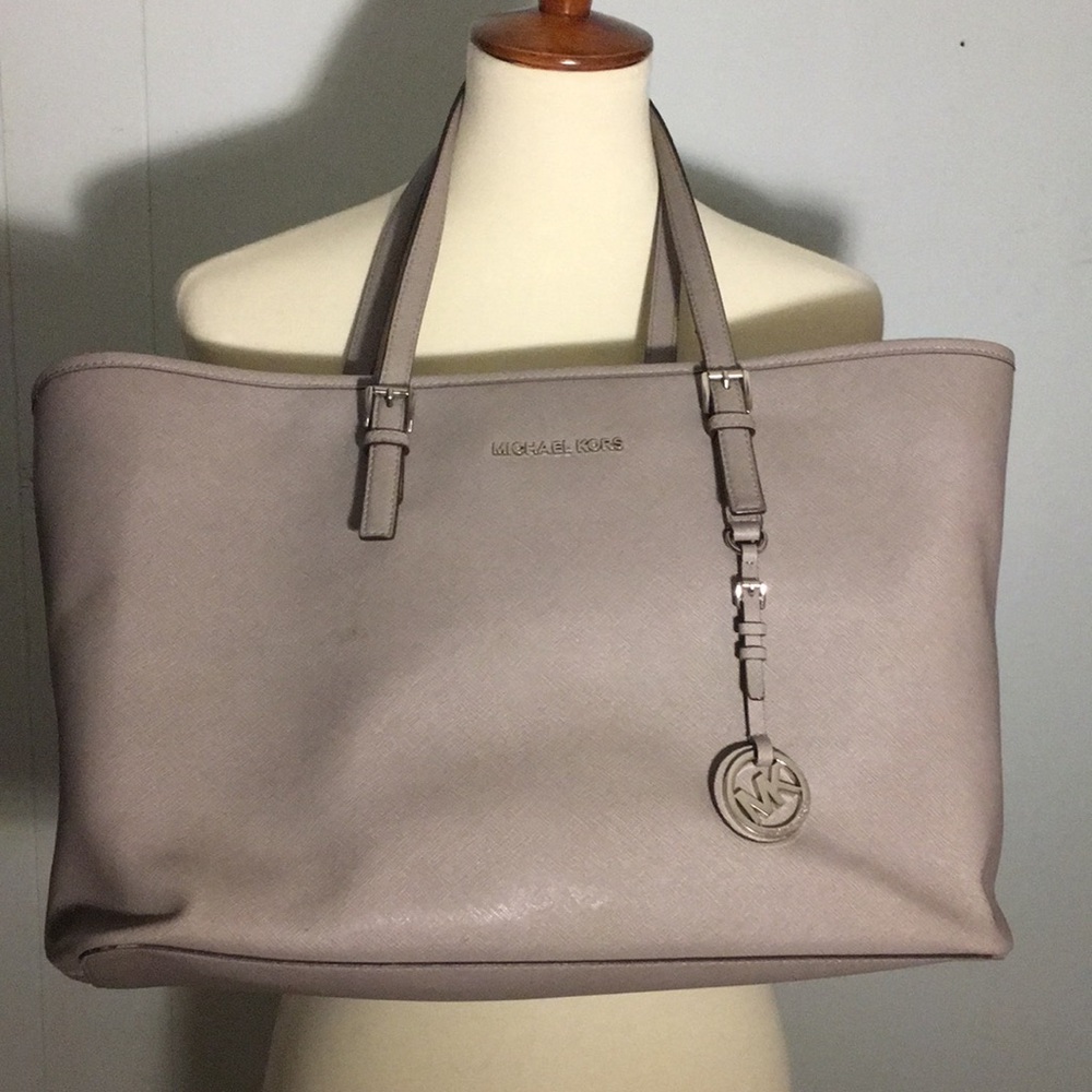 Michael Kors Jet Set Tote Bag