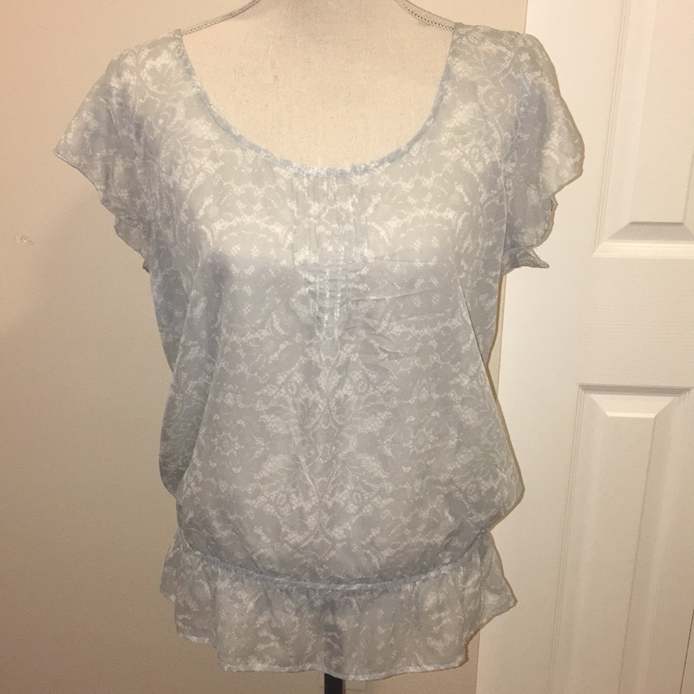 Sound & Matter Light Gray Print Lightweight Top