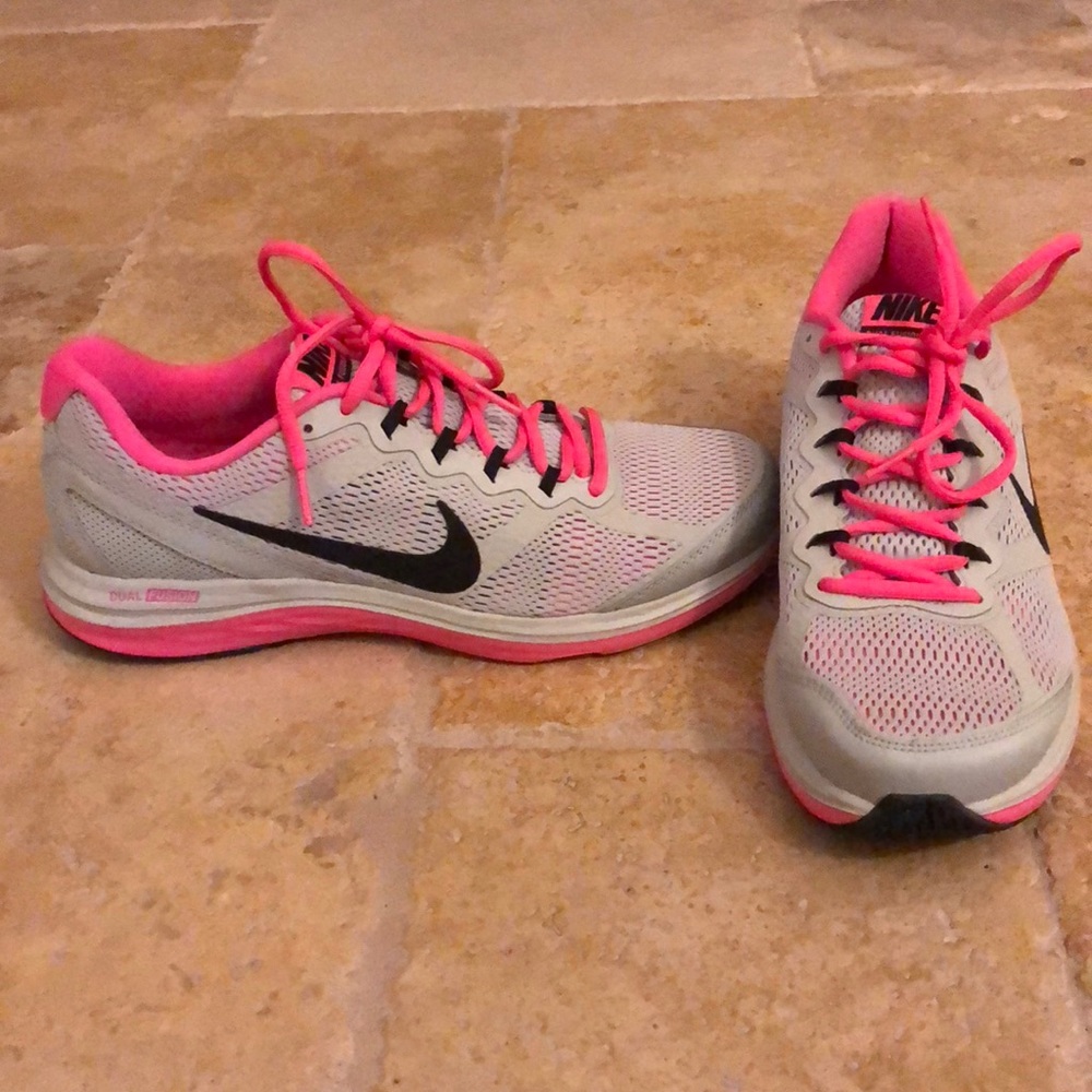 New Nike shoes dual fusion run 3, size 9.5