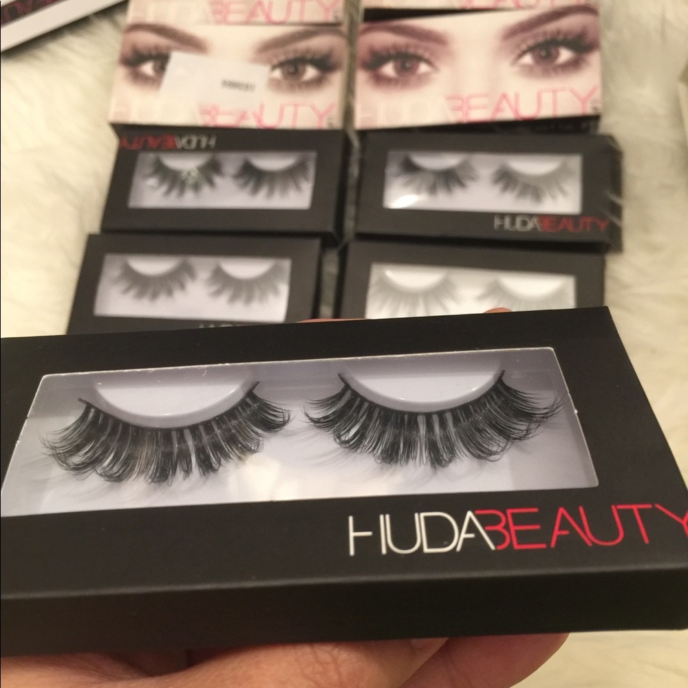 Huda eyelashes