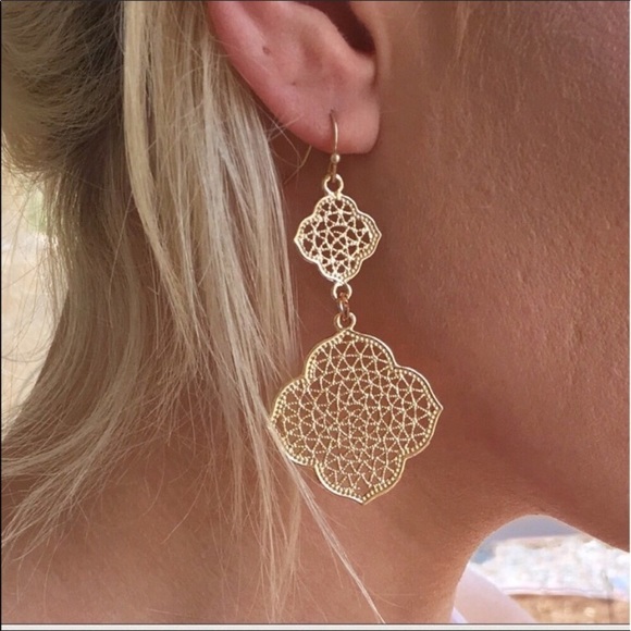 ❗️LAST ONE❗️🆑Silver Dangle Earrings - Picture 3 of 3