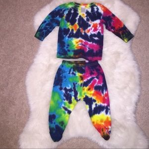 Tie Die baby outfit fits 18-23 lb 👶 🍼