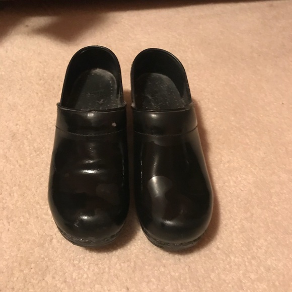 Clogs - Picture 2 of 3
