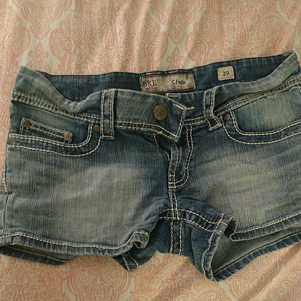 Shorts - Picture 2 of 3