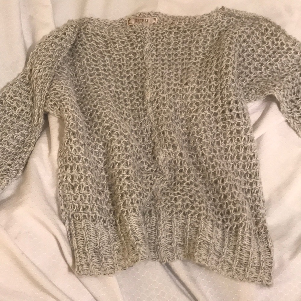 White Sweater with Black-lined Switching