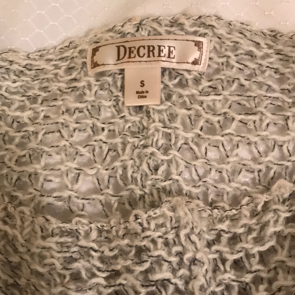 White Sweater with Black-lined Switching - Picture 3 of 4