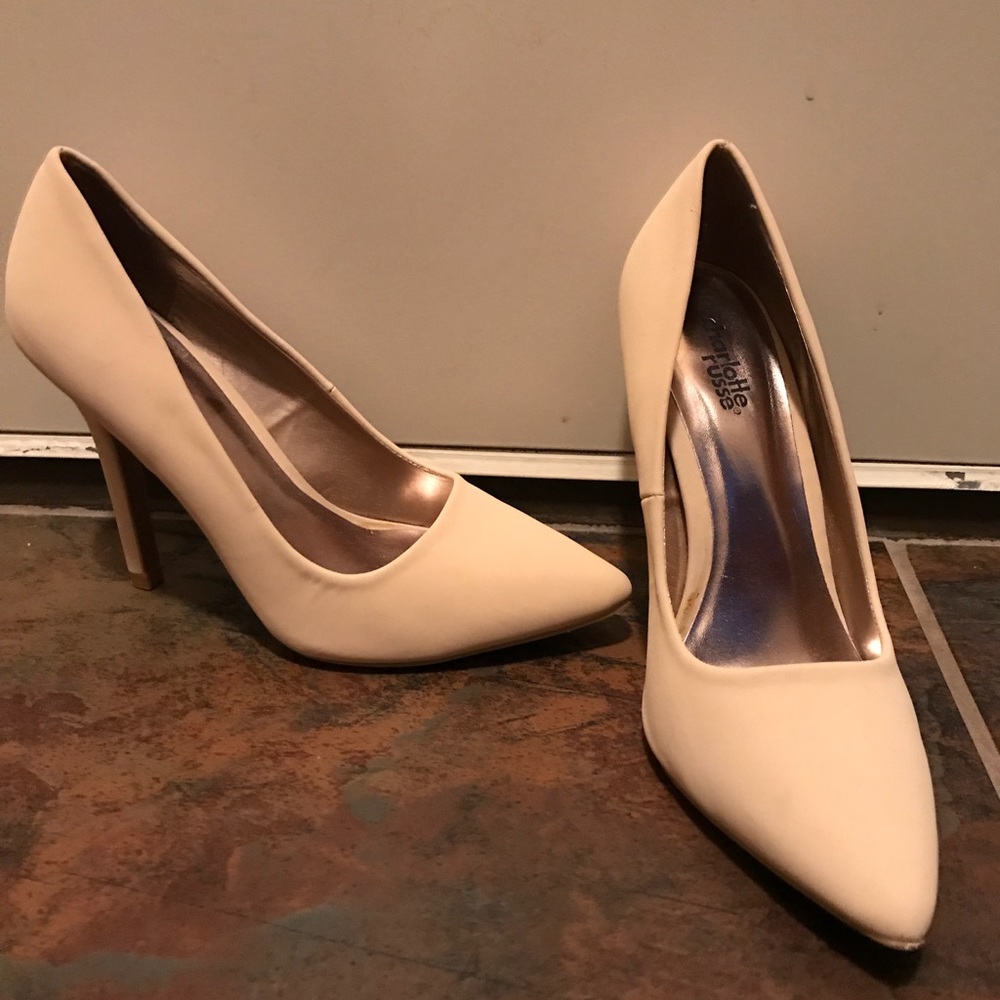 Nude Pumps
