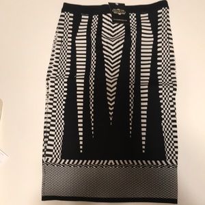 Pencil skirt. Black and white.