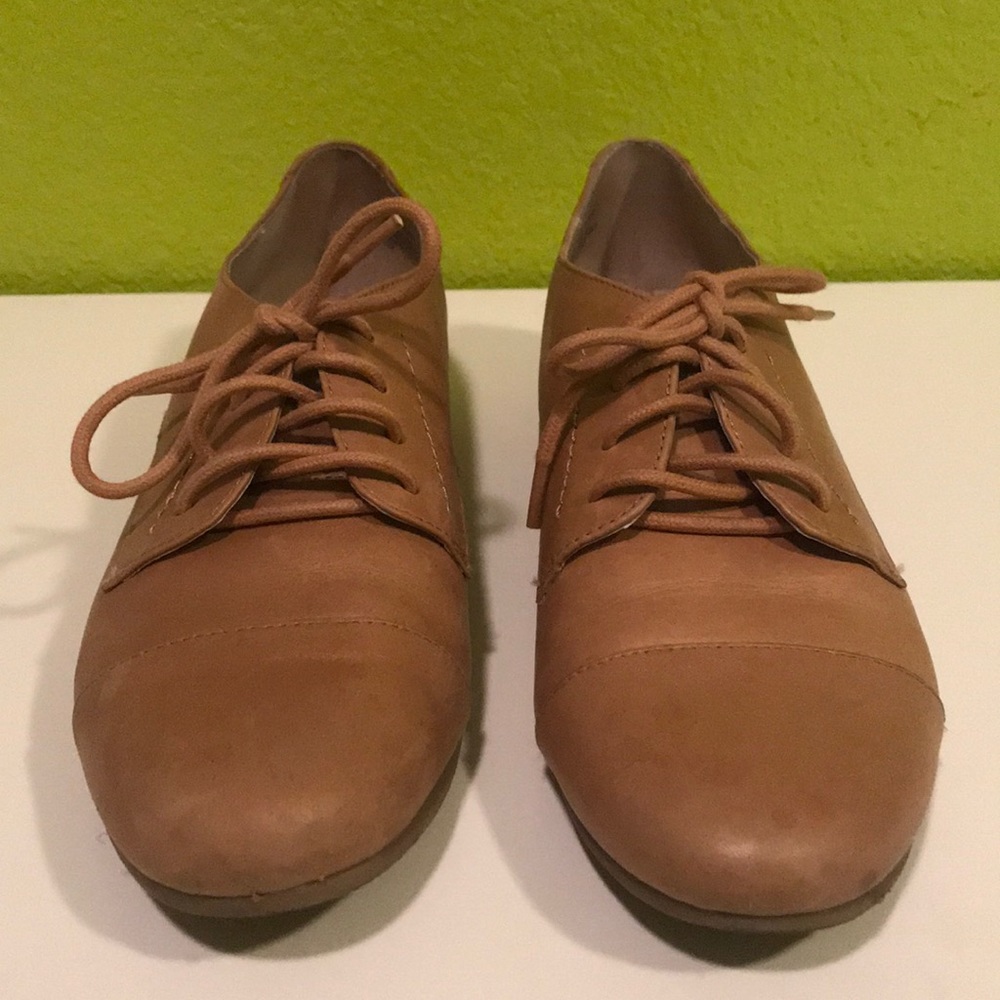 White Mountain Lace up Oxfords