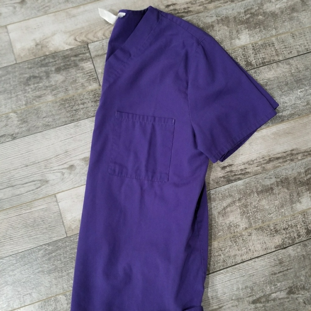 Scrub top