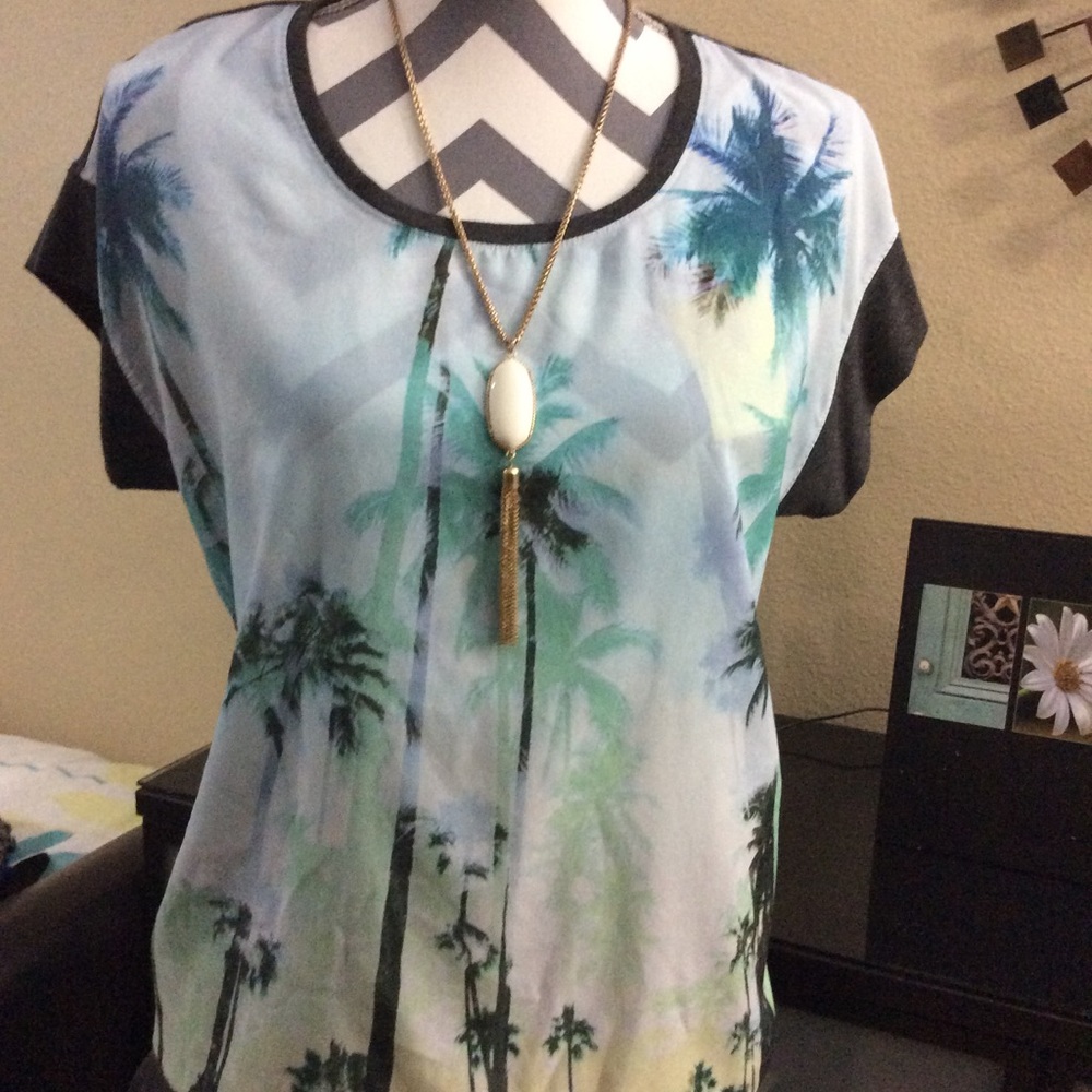 Summer top - Picture 2 of 2