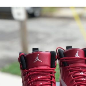 Jordan 12 size 7 good condition box and shoes