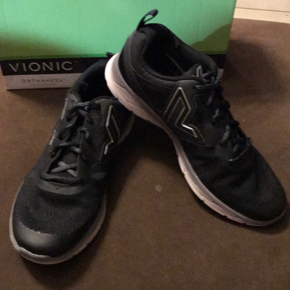 Women’s Vionic Brisk Miles ACtive black shoes - 9