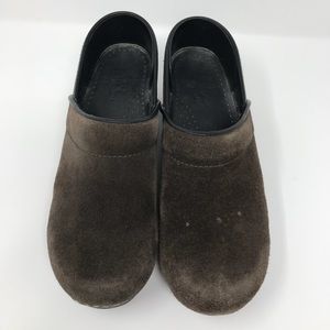 Size 39 brown suede Dansko clogs