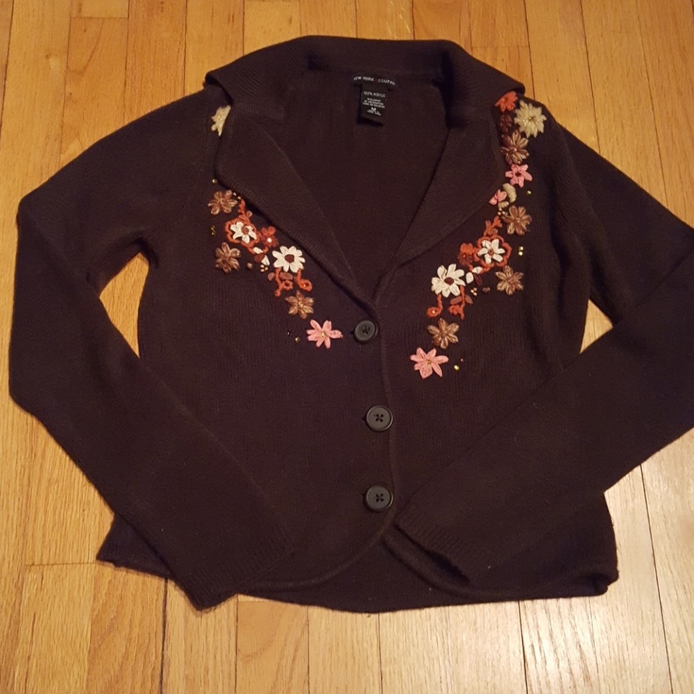 **CLEARANCE**Beautiful New York & Company sweater