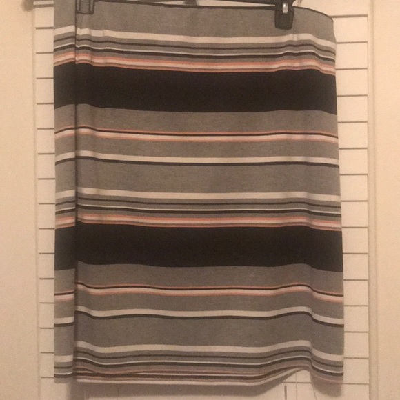 Stripped skirt - Picture 1 of 1