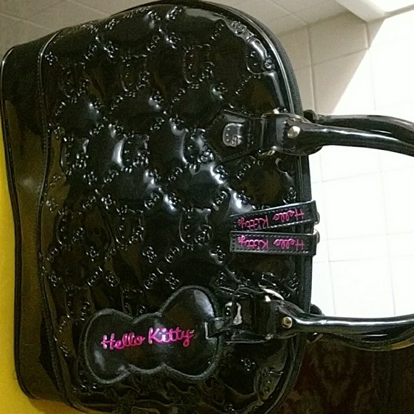 Black patent leather oval shape Hello Kitty handba - Picture 2 of 7