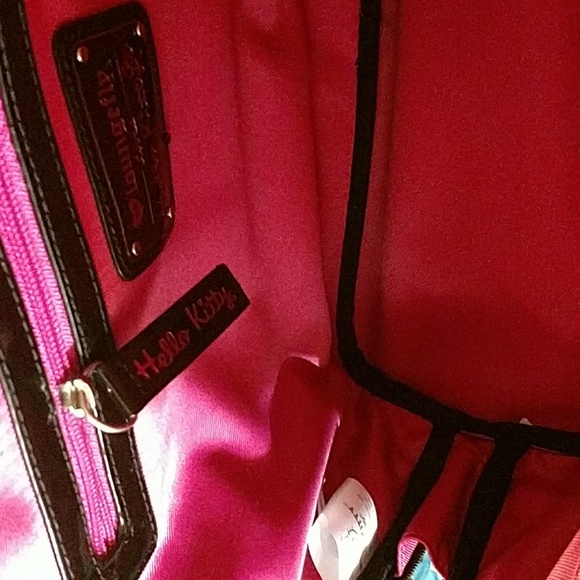 Black patent leather oval shape Hello Kitty handba - Picture 5 of 7