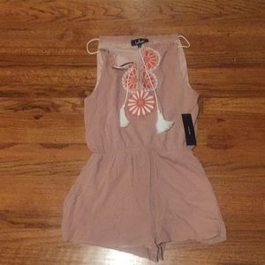 SALE LULU’s NWT ROMPER SMALL
