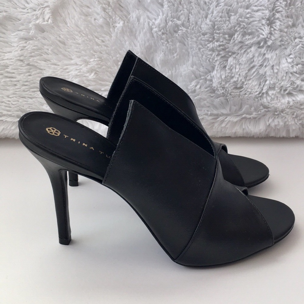 Trina Turk Black leather Laguna heels, Size 8.5
