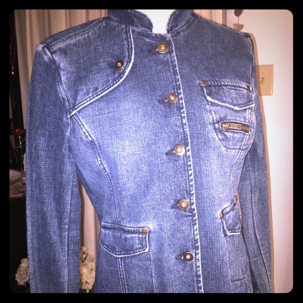 Fitted denim jacket