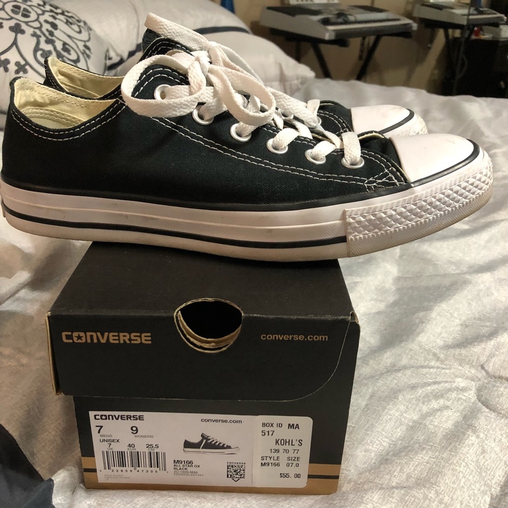 Converse!!! Black and white