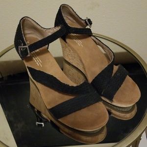 TOMS wedges