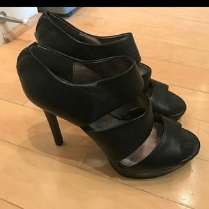 LEATHER CALVIN KLEIN HEELS