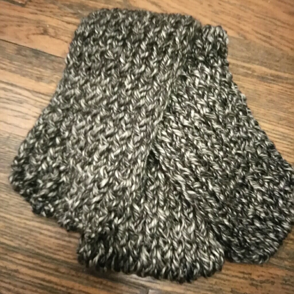 Grey knit scarf
