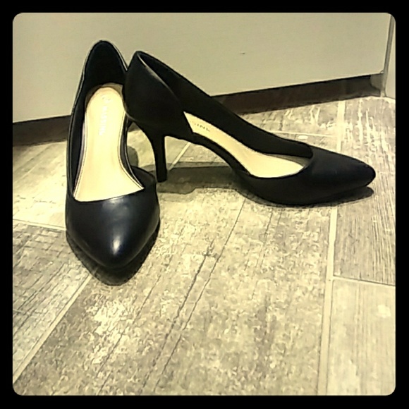 New without tags,never worn, black, low heel pumps - Picture 1 of 4