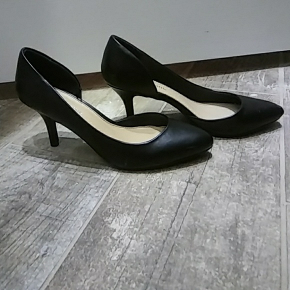 New without tags,never worn, black, low heel pumps - Picture 2 of 4