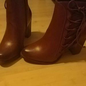 Size 7 1/2 brand new never worn. Super cute.