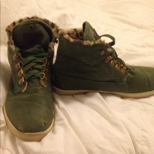 Toms size 8 women's Booties