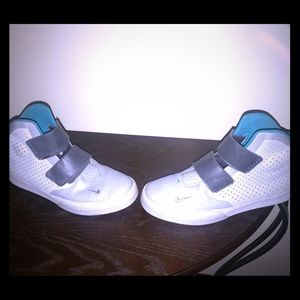 Men Nike flysteppers