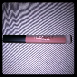 New without Box Huda Beauty Liquid Matte
