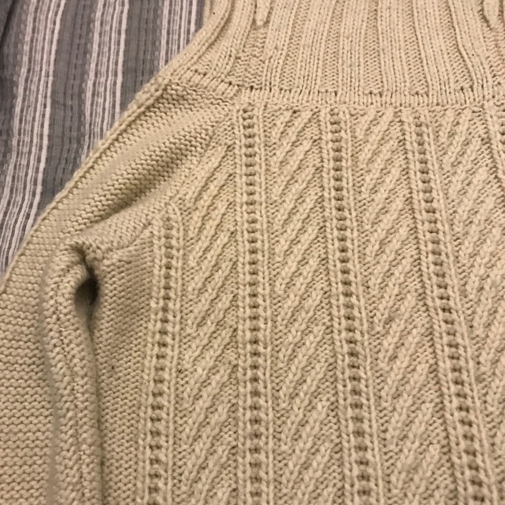 Loft sweater from the ‘Olivia Pope’ collection