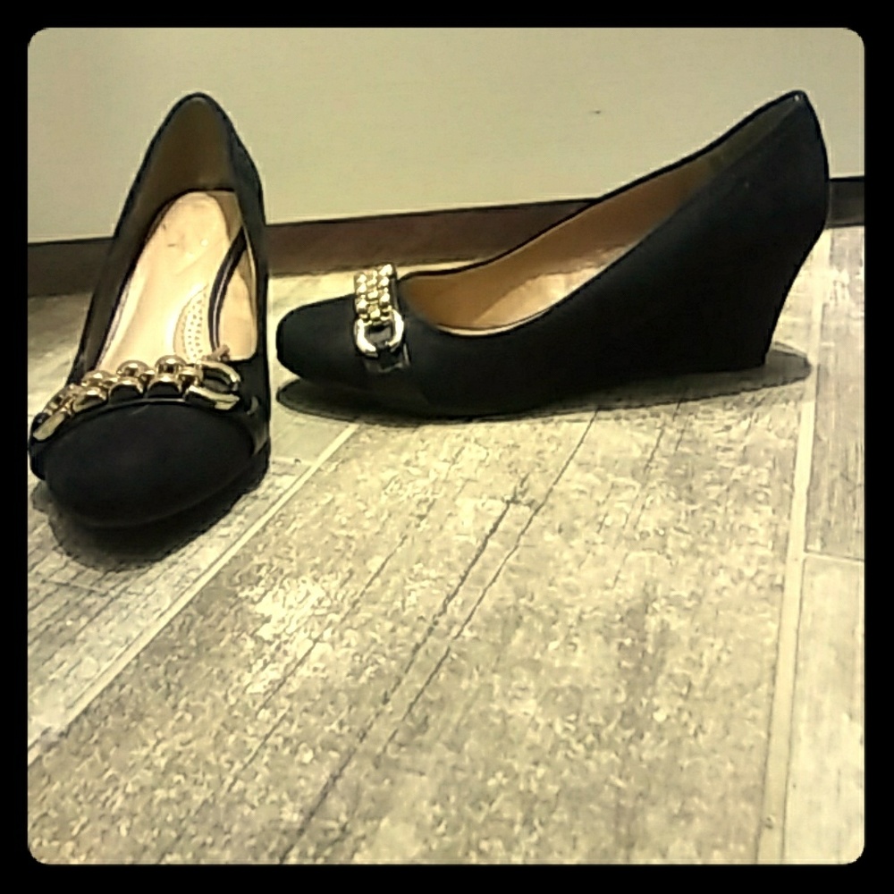 Black suede like material. EUC.