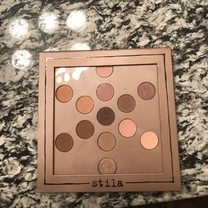 Still natural beauty eyeshadow palette