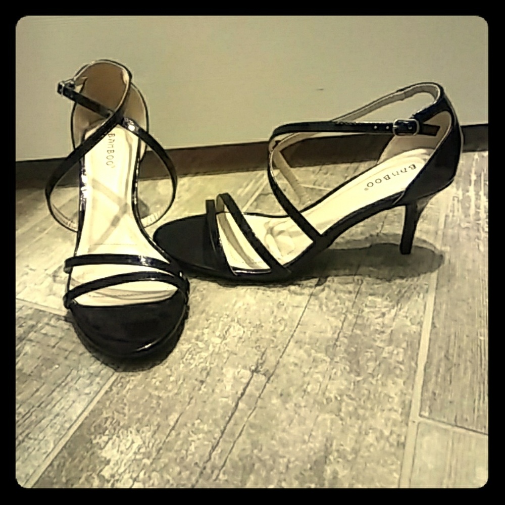 Shiny black sandals