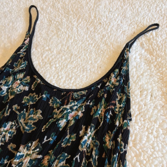 Urban Outfitters floral Romper - Picture 2 of 5