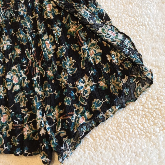 Urban Outfitters floral Romper - Picture 3 of 5